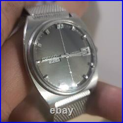 NICE VINTAGE SEIKO Silver DIAL 5606-7260T AUTOMATIC 25 JEWELS Parts / Repair