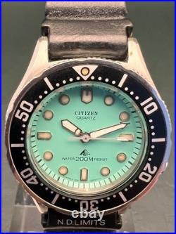 Vintage Citizen Blue Dial Quartz Diver 200M 33mm 2031-204140Y For Parts/Repair