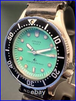 Vintage Citizen Blue Dial Quartz Diver 200M 33mm 2031-204140Y For Parts/Repair