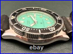 Vintage Citizen Blue Dial Quartz Diver 200M 33mm 2031-204140Y For Parts/Repair
