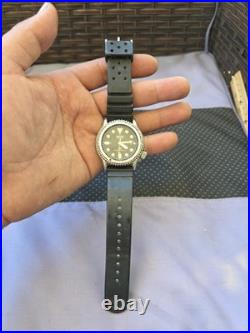 Vintage Seiko Quartz men's diver 200 For Parts Or Repair Non Working Untested J5
