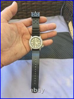 Vintage Seiko Quartz men's diver 200 For Parts Or Repair Non Working Untested J5