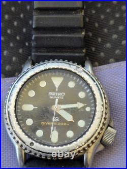 Vintage Seiko Quartz men's diver 200 For Parts Or Repair Non Working Untested J5