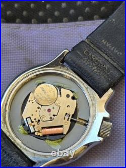 Vintage Seiko Quartz men's diver 200 For Parts Or Repair Non Working Untested J5
