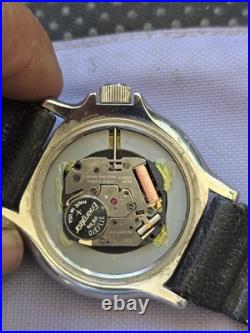 Vintage Seiko Quartz men's diver 200 For Parts Or Repair Non Working Untested J5