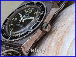 Vintage Tiara Aqua-Guard 660 Diver Watch withPatina, Runs Strong FOR PARTS/REPAIR