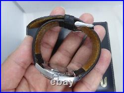Vintage Universal Genève 1950s Hand-Wind Watch For parts or repair Vintage Universal Genève 1950s Hand-Wind Watch For parts or repair